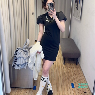 Adidas三叶草女子新款V领泡泡袖小黑裙休闲连衣裙KD0302 KE3437