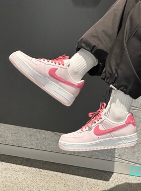 Nike耐克26年春女子情人节款空军一号AF1低帮运动板鞋IO8755-600