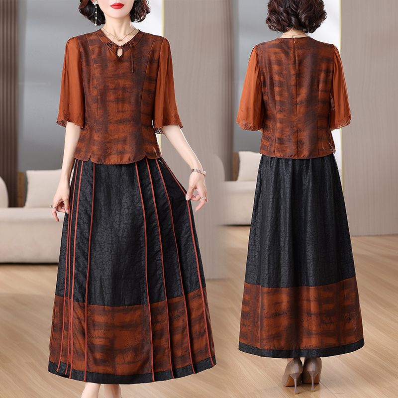 중년 및 노인 어머니 의류 2024 여름 젊은 스타일 새로운 중국 스타일 연령 감소 복고풍 향기로운 구름 원사 복장