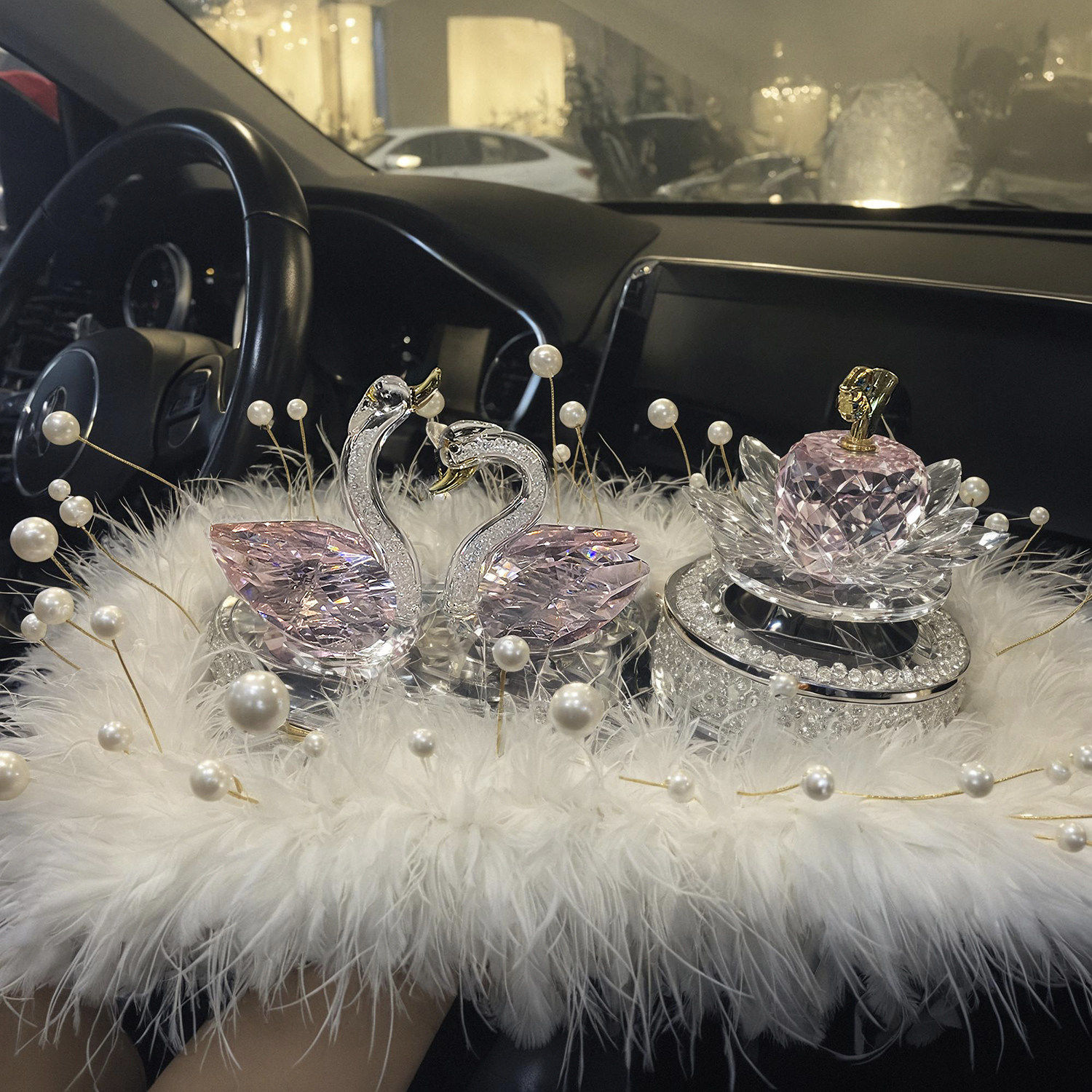 水晶天鹅汽车摆件轻奢高档紫色粉色苹果莲花车内装饰香薰车载饰品