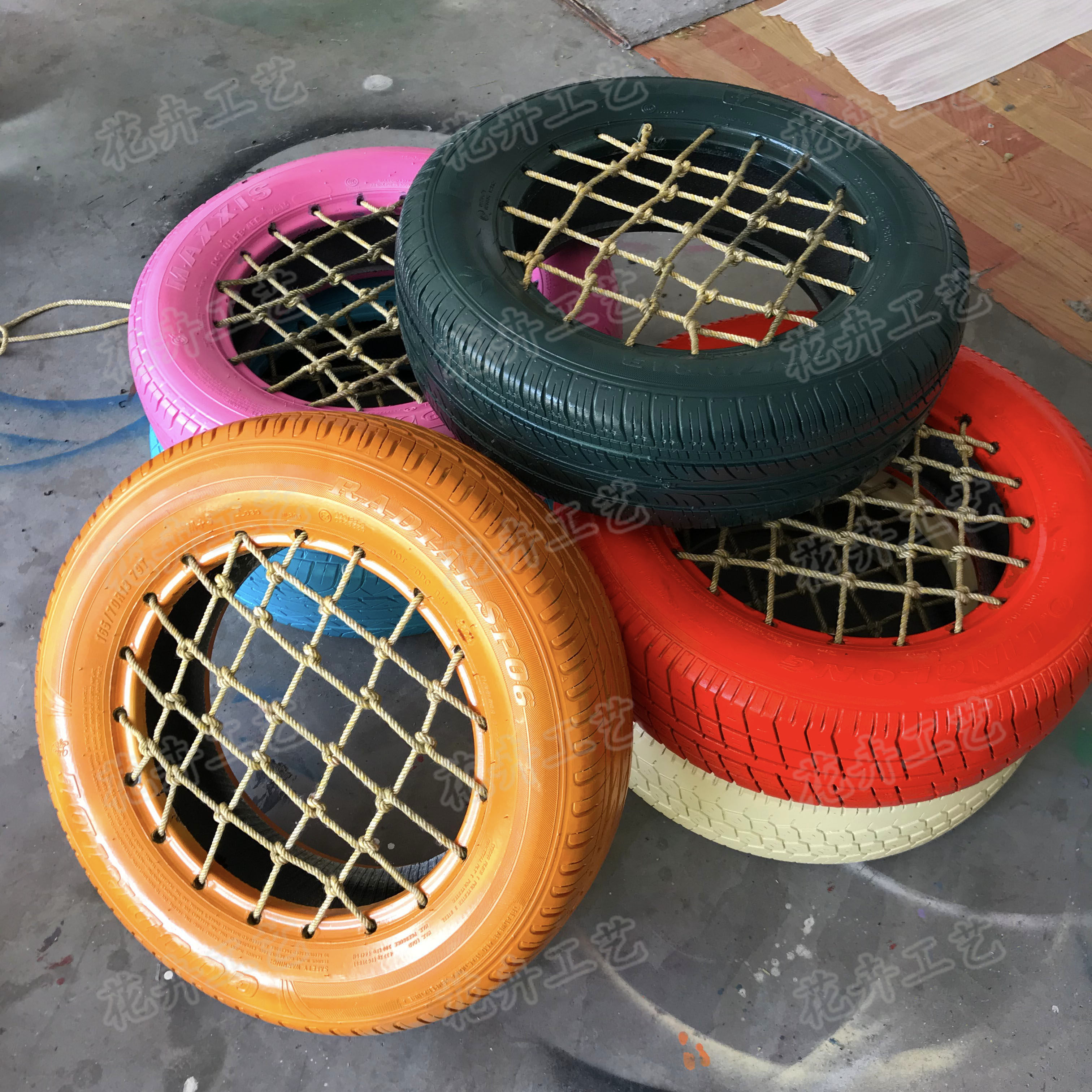 轮胎创意工艺品轮胎桌椅彩绘轮胎网格凳子幼儿园家庭庭院装饰摆件