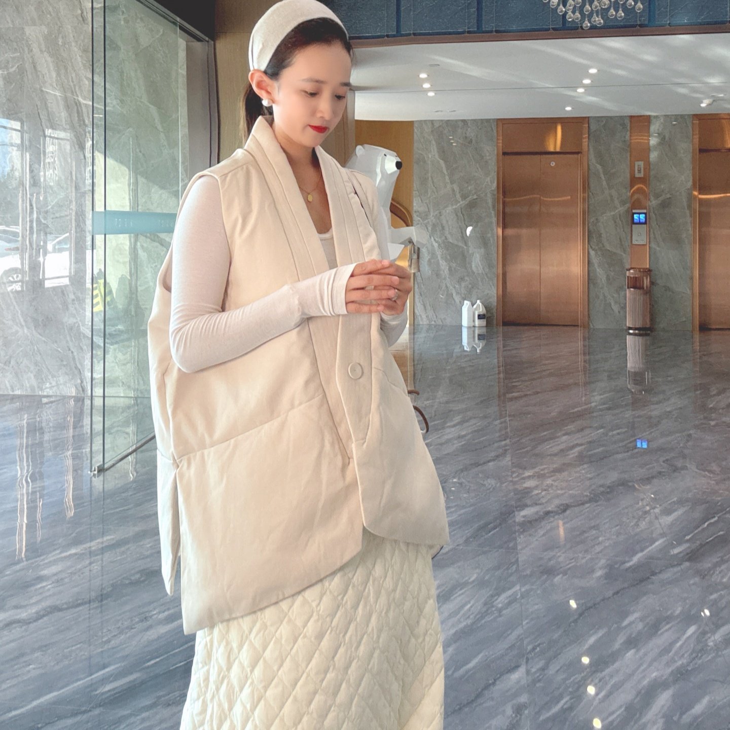 羽绒马甲女款外穿V领高级感冬季图片