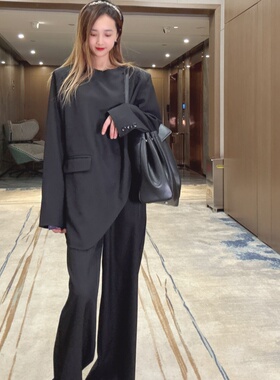 2025超火春装套装时尚洋气减龄显瘦遮肉两件套设计感今年爆款女装