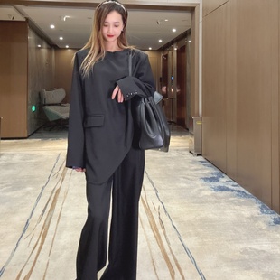 2025超火春装套装时尚洋气减龄显瘦遮肉两件套设计感今年爆款女装