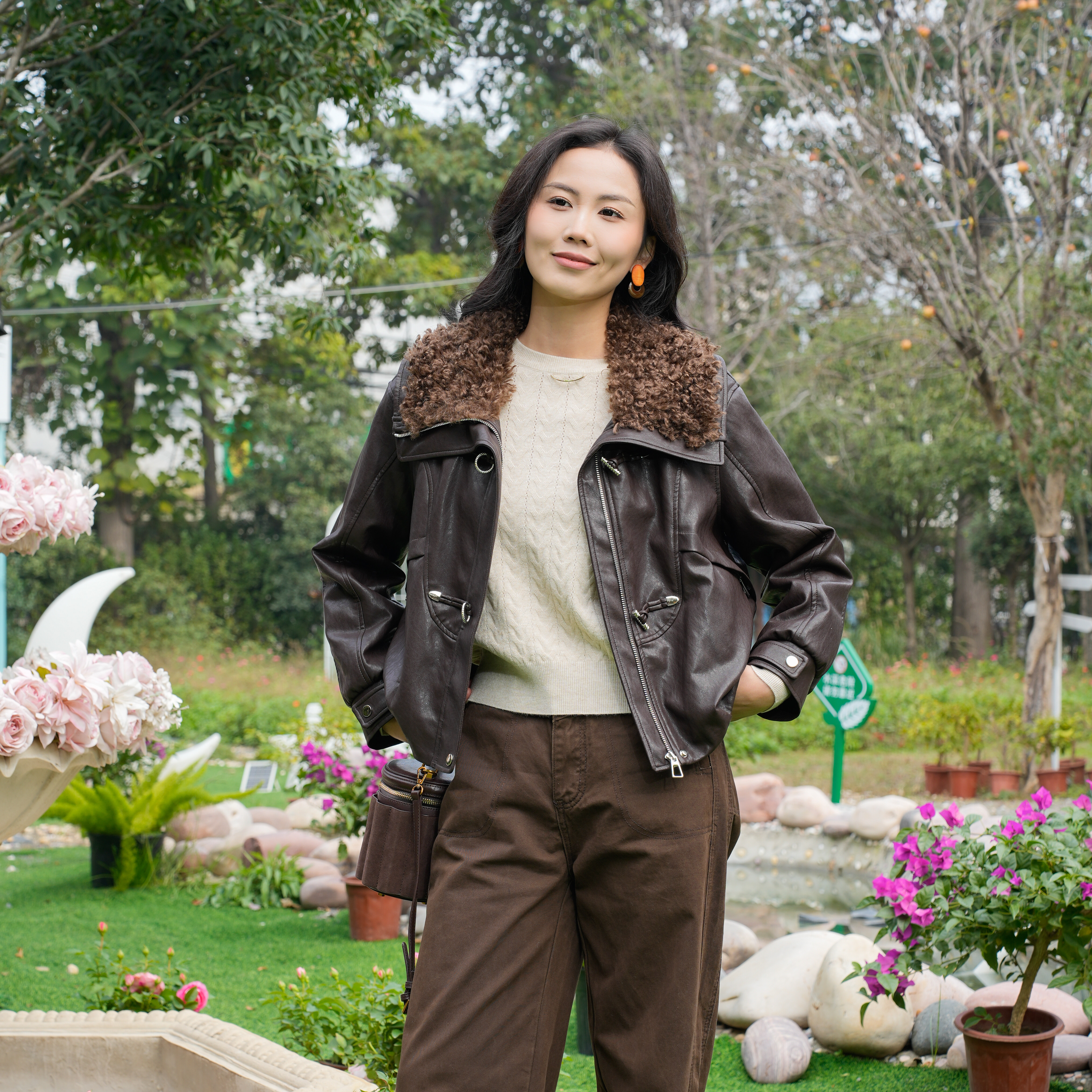 复古翻领毛绒PU皮衣女2025冬装新款时尚百搭保暖夹克短款外套D187