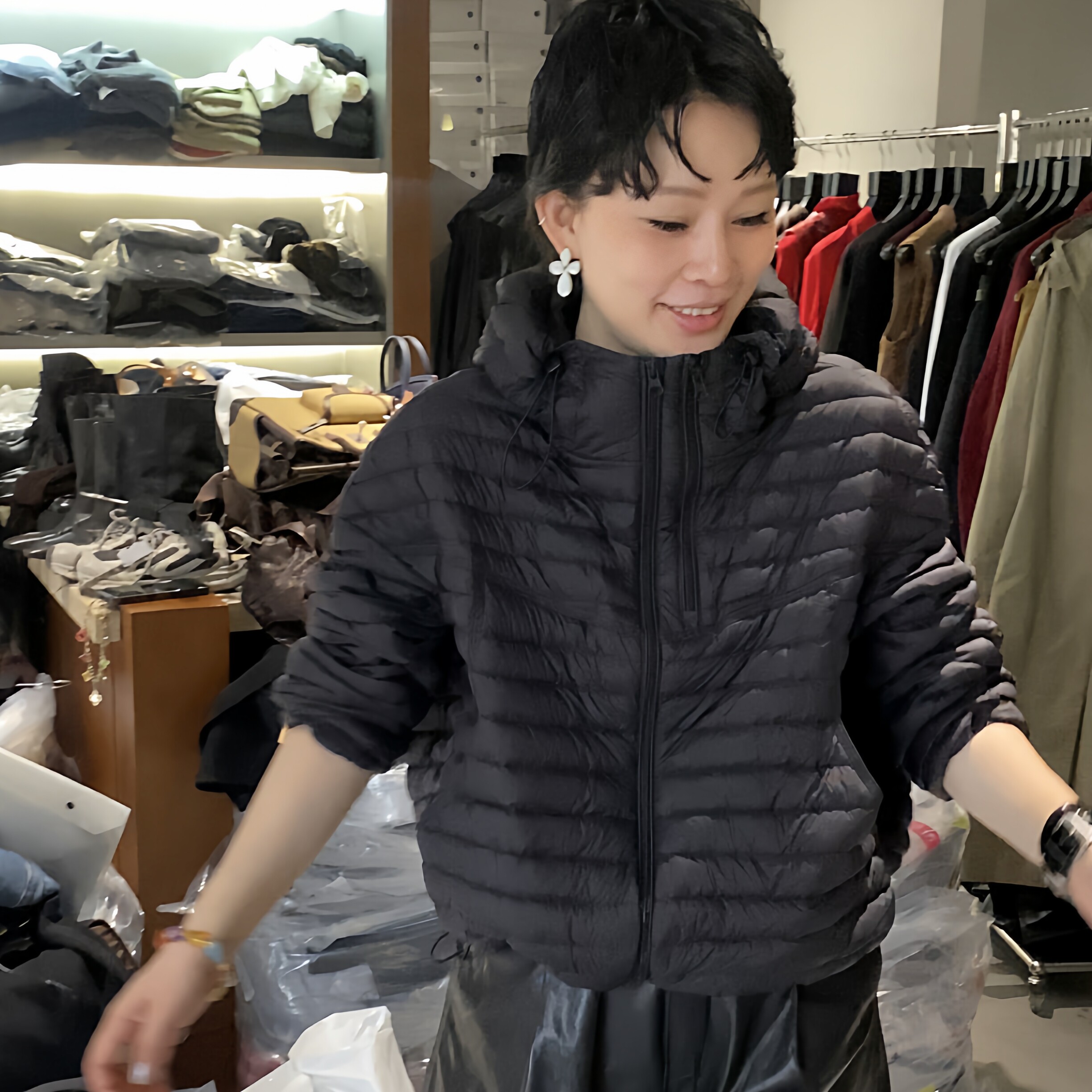 欧洲站2025冬季新款时尚百搭连帽长袖羽绒服女修身显瘦保暖外套