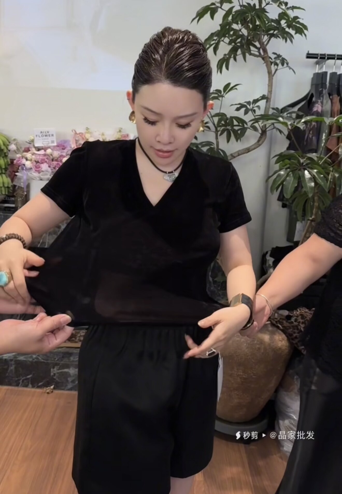 欧洲站2026春季新款欧货女潮V领丝绒短袖T恤修身显瘦打底衫上衣