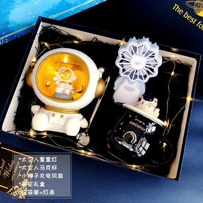 神秘宇航员礼物承载童年的梦想