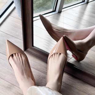 红底裸色单鞋女漆皮2025新款春秋季法式气质浅口尖头平底鞋内增高