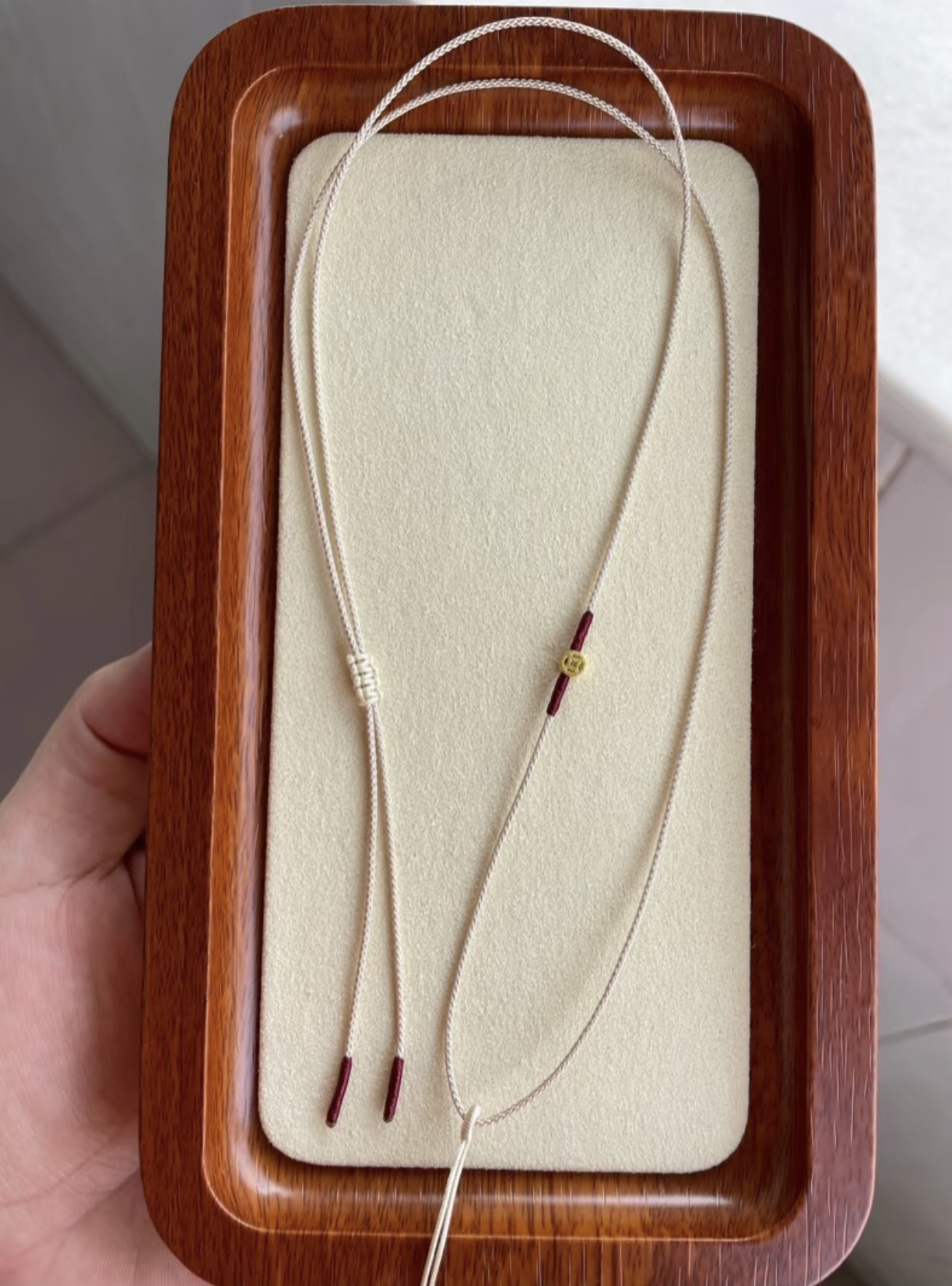 米杏色细款手工编织吊坠挂件项链绳钱币翡翠和田玉百搭简约毛衣链