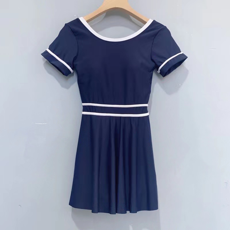 Amber 锦纶泳衣女士裙式连体泳衣短袖保守百褶裙运动少女 带胸垫