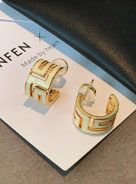 白色珐琅耳钉2025新款爆款高级感宽面耳环法式轻奢复古风圆形耳饰