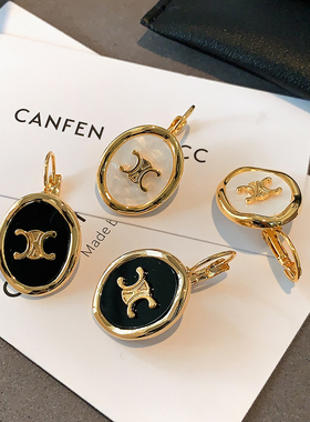 双C耳环2026新款爆款高级感法式耳扣轻奢复古风耳坠女小香风耳饰