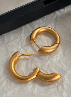 B家耳环2025新款爆款高级感哑光耳饰欧美轻奢字母耳钉小香风耳扣