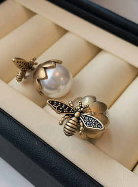 古铜色蜜蜂耳环2025新款高级感花朵珍珠耳饰轻奢法式朋克复古耳钉