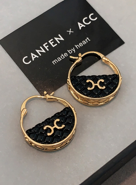 黑色皮质包包耳环2026新款爆款高级感双C耳扣中性朋克小香风耳饰
