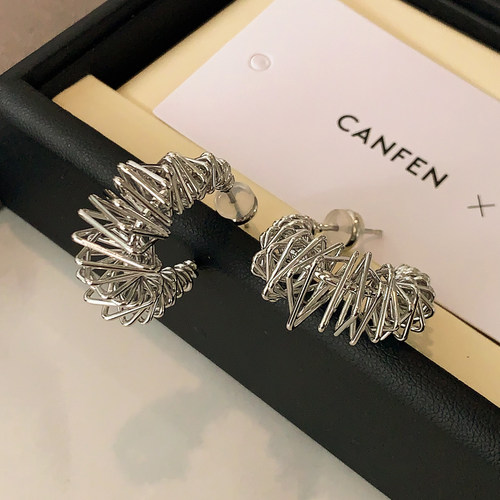 CANFEN缠绕螺旋银色金属线条耳环