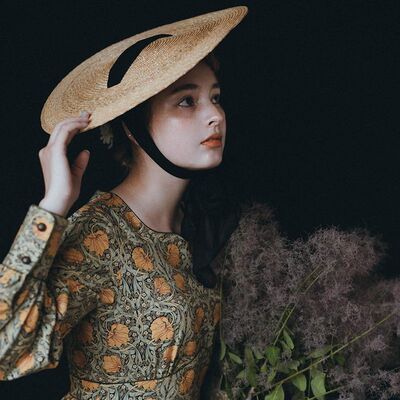 欧美春夏新款小众高顶带绑带手编加大帽檐麦秆草帽防晒造型草帽子