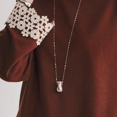 Next Weekend 高级感毛衣链精致花瓶项链