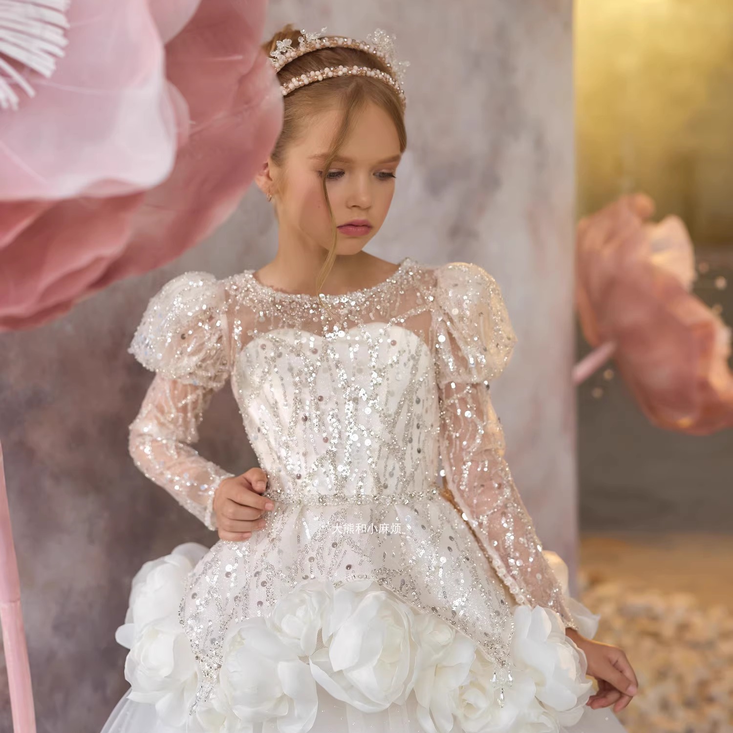 大熊家 乌克兰设计师手工定制礼服碎钻花朵刺绣拖尾亲子礼服