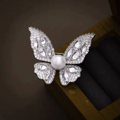 【可乐优选】精致爆闪8-9mm淡水珍珠蝴蝶胸针