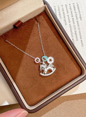 925纯银碎冰冰木马项链女轻奢珐琅梦幻少女心CNC小马锁骨链