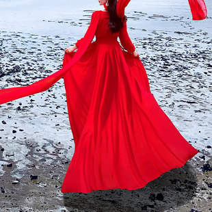 大理洱海沙滩沙漠旅游度假拍照真丝桑蚕丝连衣裙超长拖地出片长裙