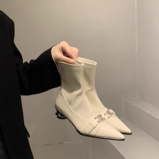 法式小香风高级感尖头短靴女靴子2026年新款秋冬季单靴炸街小踝靴