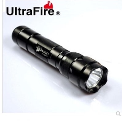 LED充电强光手电户外灯