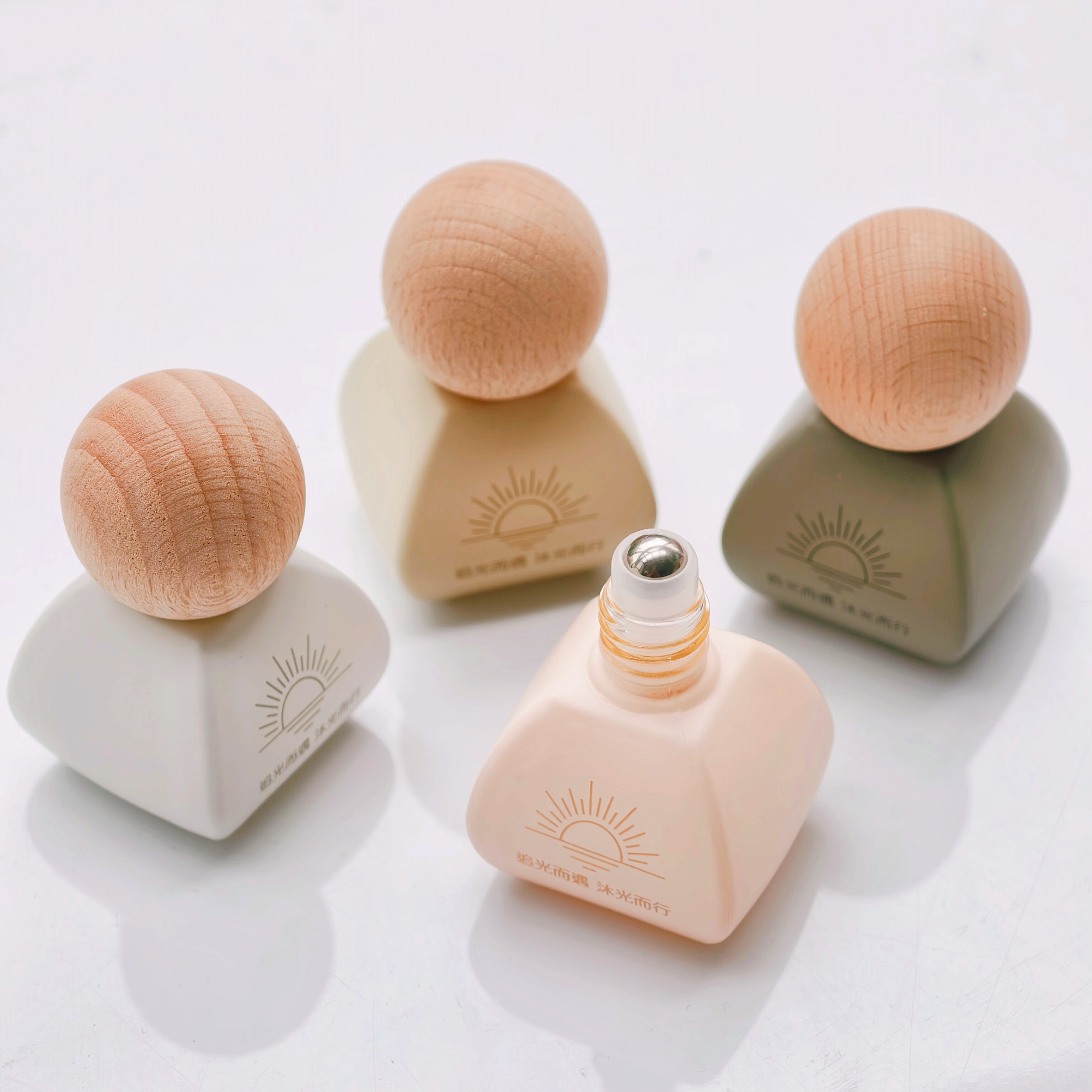 精油滚珠瓶香水分装瓶避光玻璃走珠瓶定制logo美容院高档分装空瓶