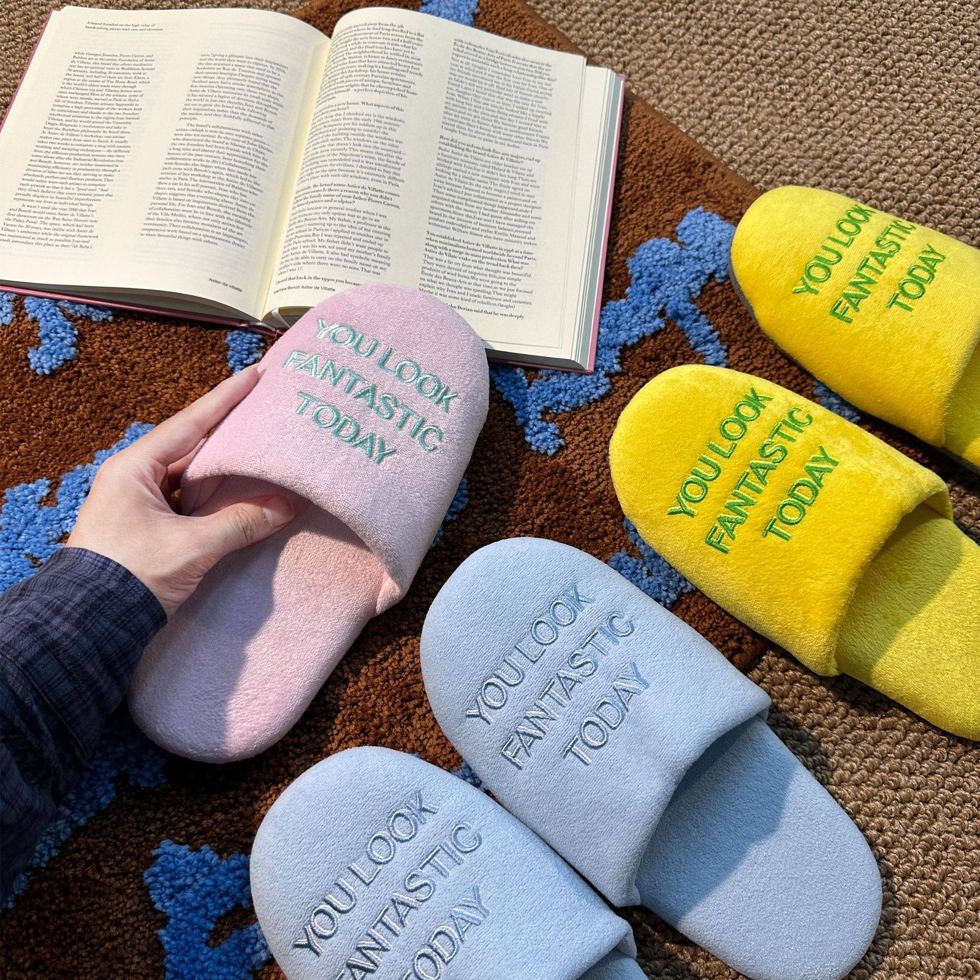 现货秒发韩式正能量拖鞋刺绣情侣拖鞋静音天鹅绒家居棉拖韩版拖鞋,居家布艺,一次性拖鞋,淘宝优惠券,粉丝福利购,淘宝优惠卷