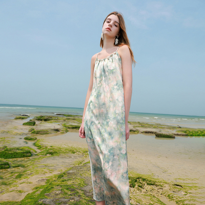 ibudu2025夏季新款串珠吊带裙油画风度假连衣裙开叉宽松长裙