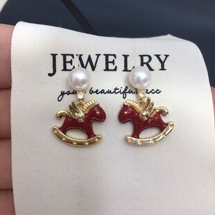 诸暨天然淡水珍珠耳钉对称新年红色小飞马可爱对称珍珠耳环女批发
