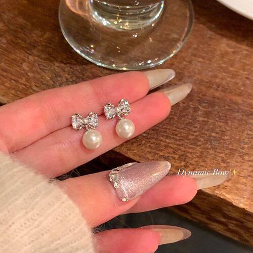 蝴蝶结珍珠耳钉女轻奢高级感秋冬耳饰新款2024爆款耳环无耳洞耳夹