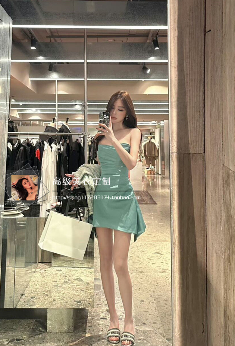 媛媛酱ins高级感气质缎面一字领裹胸褶皱收腰显瘦修身不规则短裙