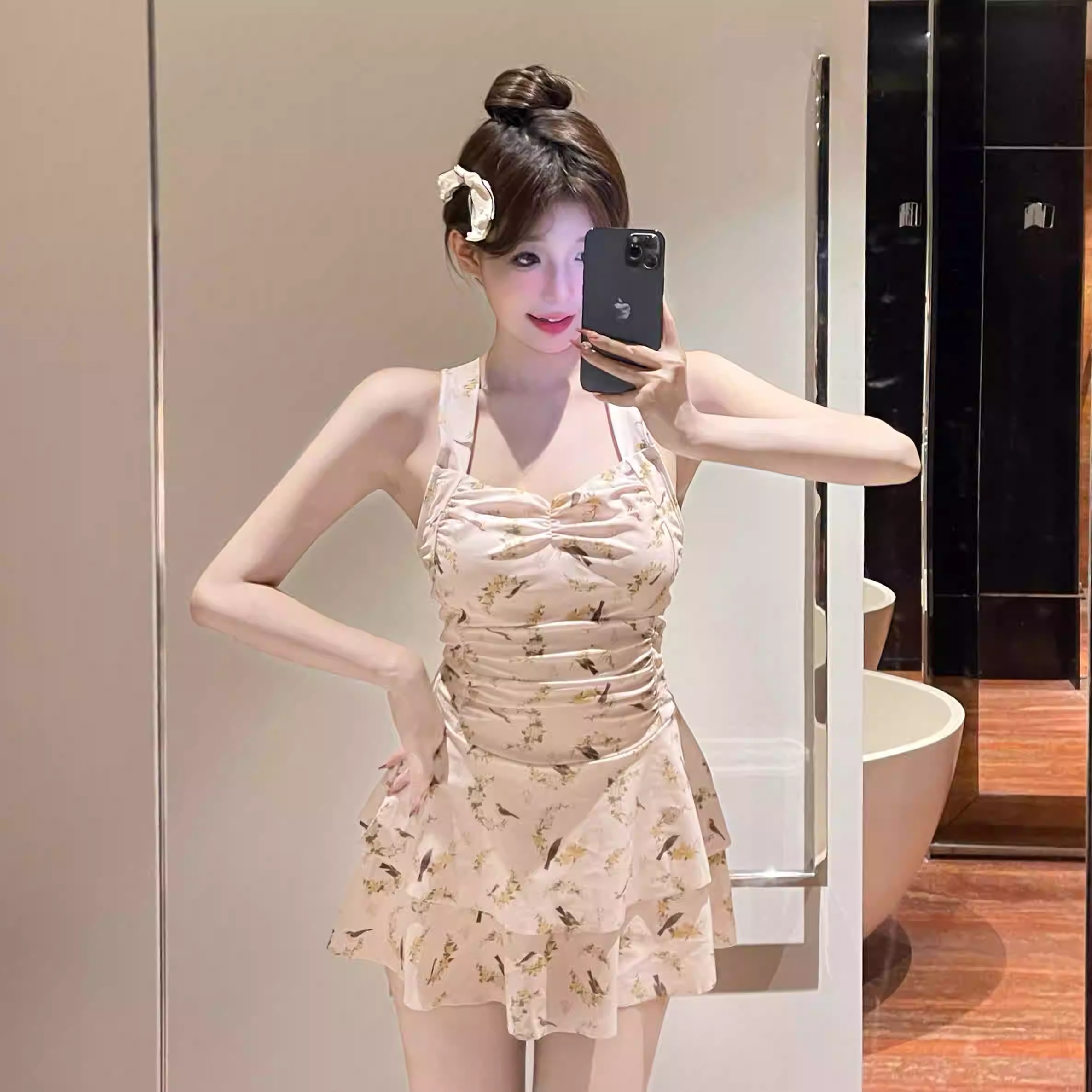泳衣女款2025新款高级感保守少女碎花显瘦连体裙式温泉度假泳装