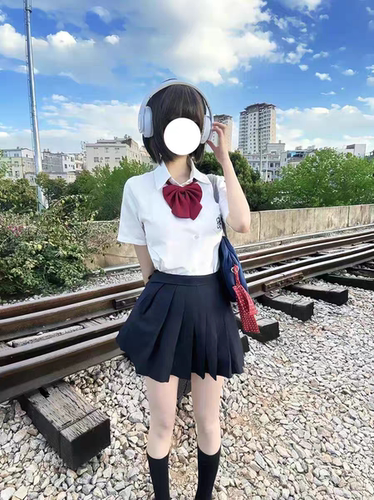 女夏季学院风樱花刺绣白衬衫叠穿绀色短裙校供感日系小个子三件套