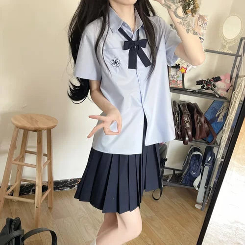 全套女夏季蓝色樱花刺绣短袖衬衫叠穿绀色短裙宽松舒适原创Jk制服
