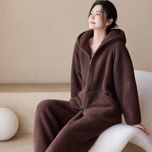 维多利亚羊羔绒睡衣女款2025新款冬季加厚连帽珊瑚绒可外穿家居服