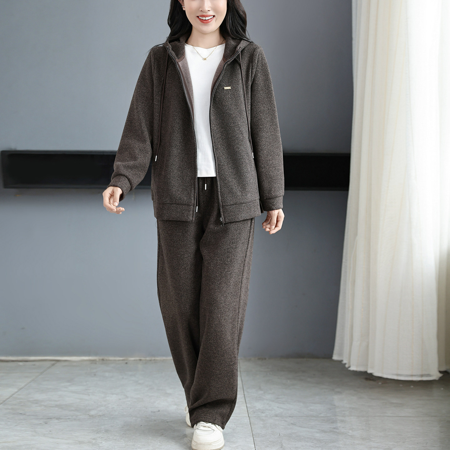 中老年运动外出服两件套女开衫卫衣外套大码胖妈妈装休闲套装新款