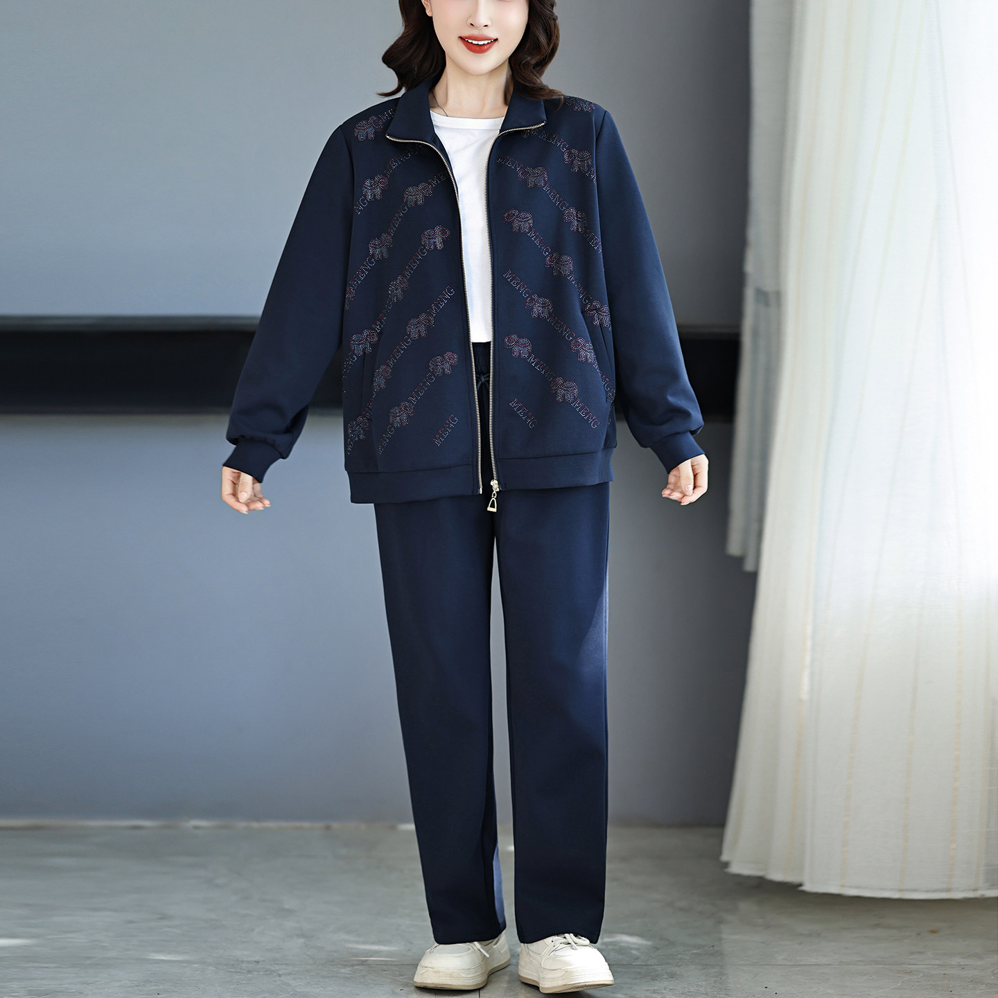 妈妈套装春秋中老年女装运动休闲外出服加肥大码胖太太洋气两件套