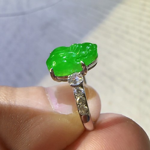 天然缅甸翡翠A货18k金南非钻艳阳绿貔貅戒指