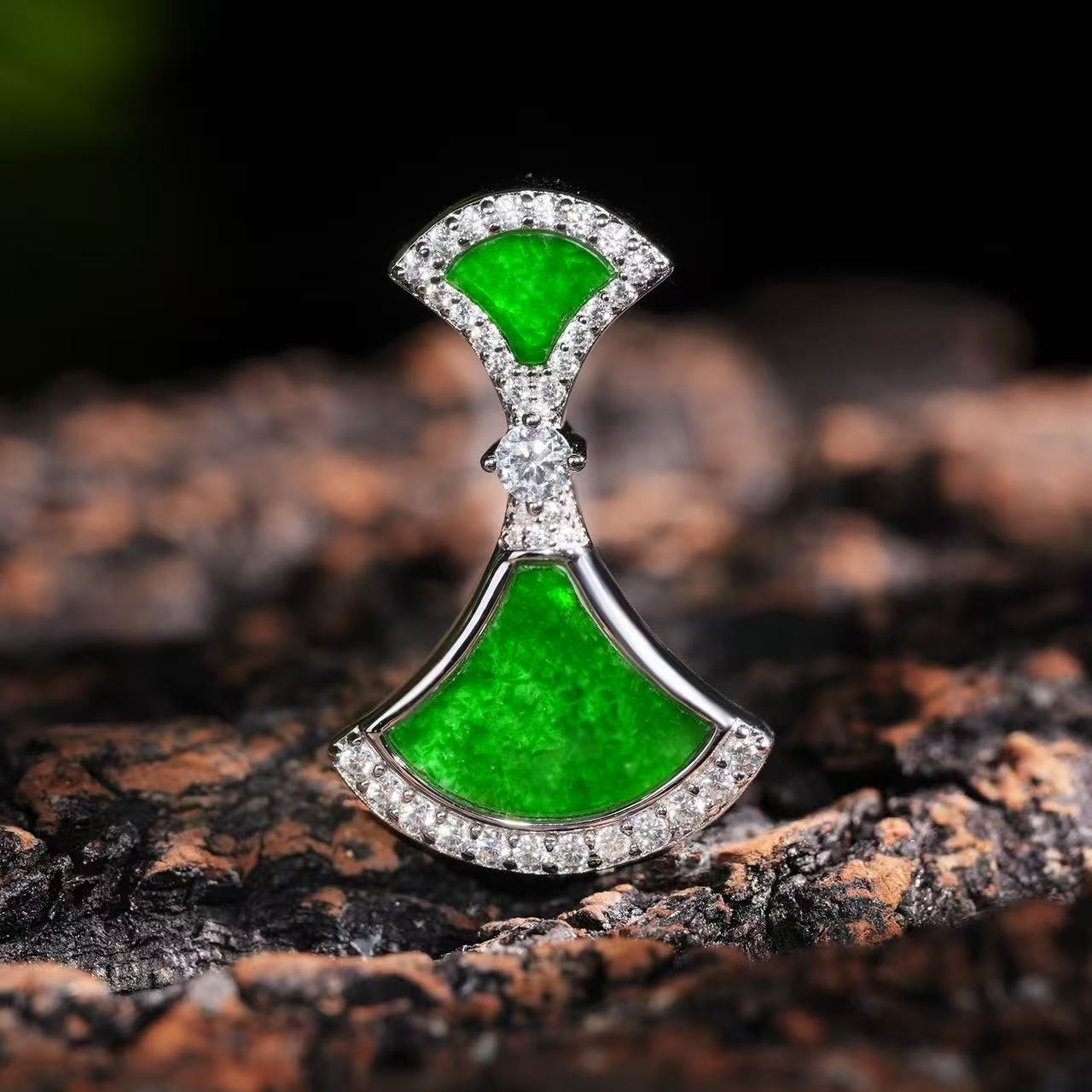 VISING珠宝天然A货缅甸翡翠小裙子吊坠项链满绿阳绿色925银镀k金