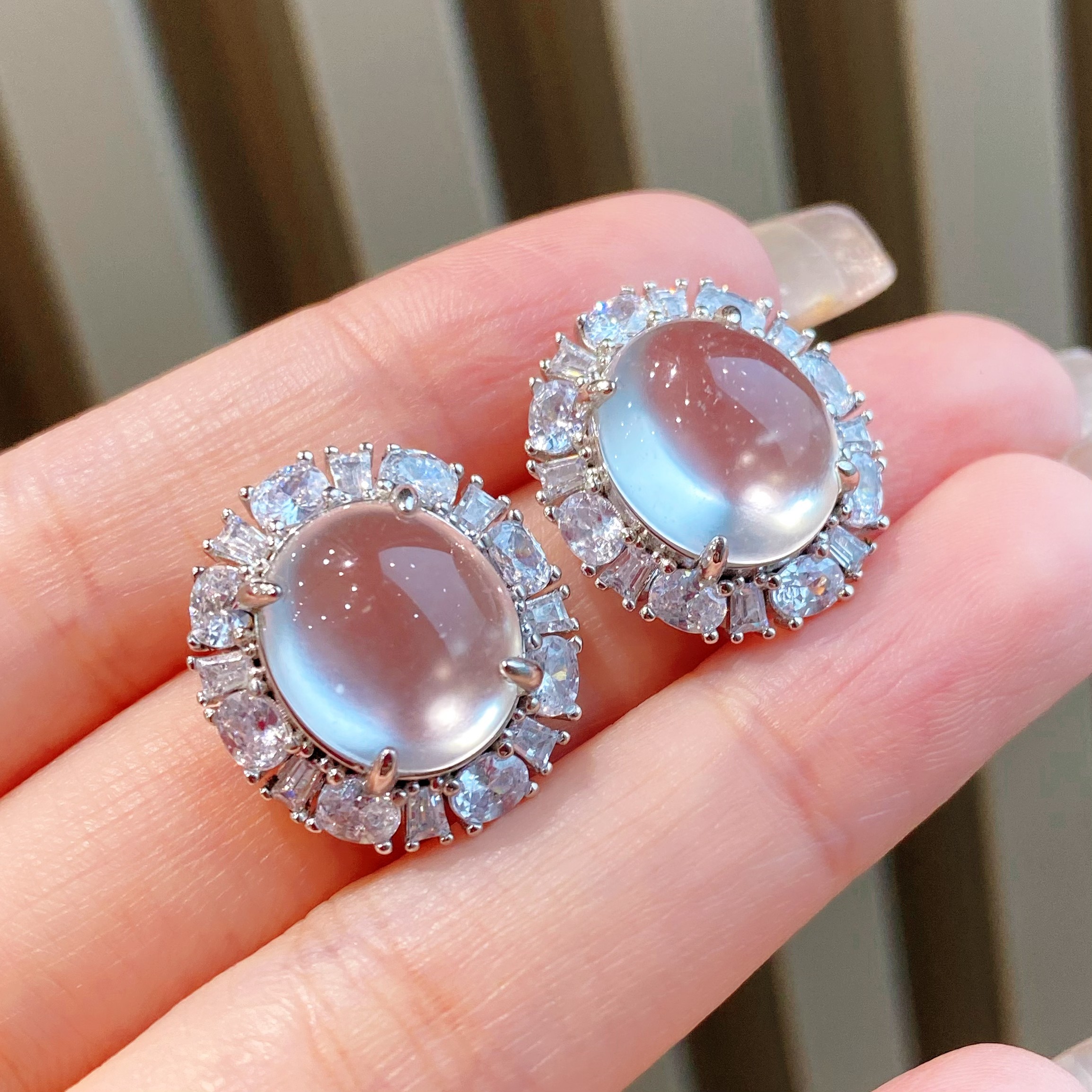 VISING珠宝天然石英质玉耳钉