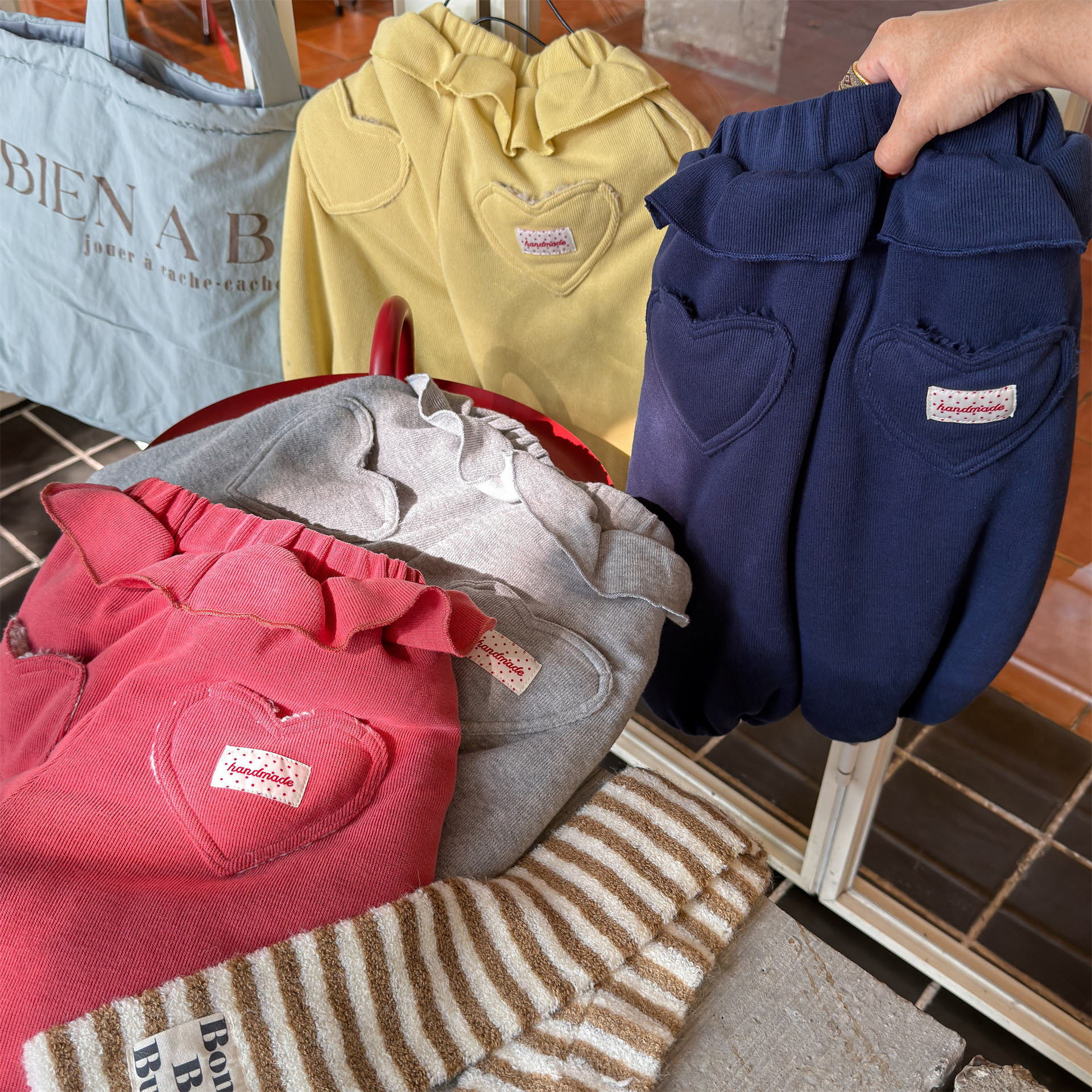 冬季童装冬装儿童韩版加绒加厚卫裤女童爱心口袋贴标裤子花边长裤