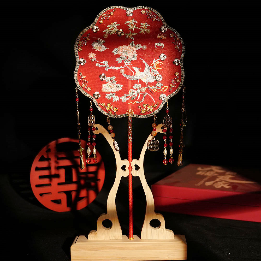 双面刺绣团扇结婚新娘红色材料包高级感重工出嫁秀禾手捧成品扇子图片