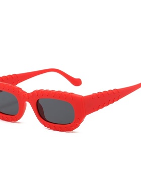 红色墨镜摩登魅力走秀针线编织女