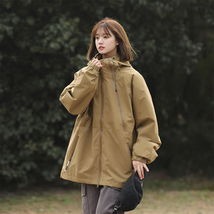 户外冲锋衣连帽外套女2025新款防风防水保暖设计感百搭宽松上衣