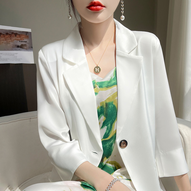 醋酸白色西装外套女2026高级感休闲薄款春夏缎面七分袖百搭小西服
