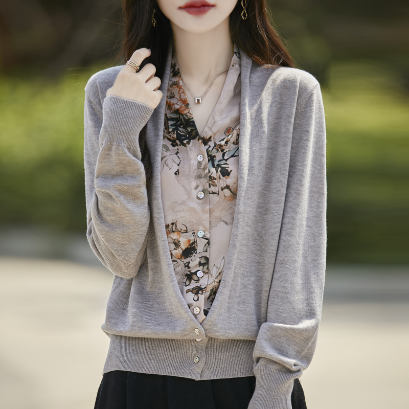 假两件文艺复古V领羊绒开衫女秋冬水墨印花羊毛气质针织毛衣外套